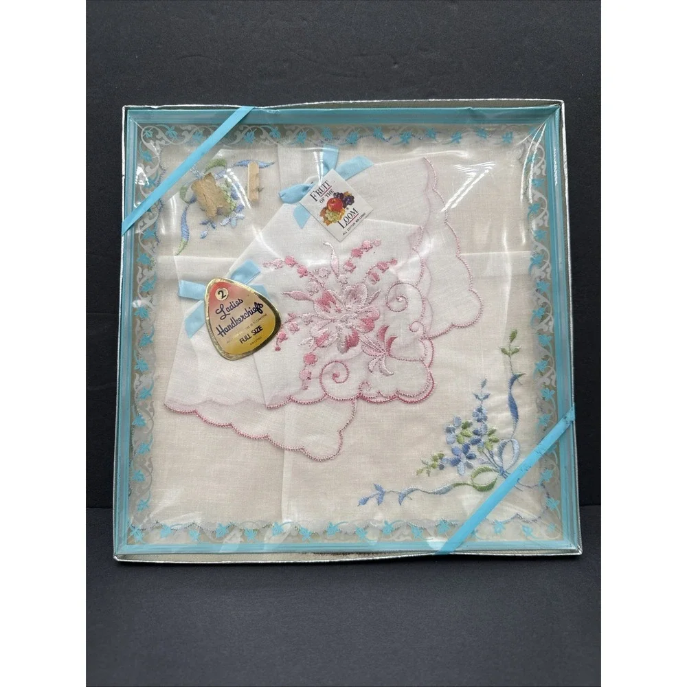 Vintage NOS FRUIT OF THE LOOM Ladies Hankerchiefs‎ Set of 2 In  Box Floral